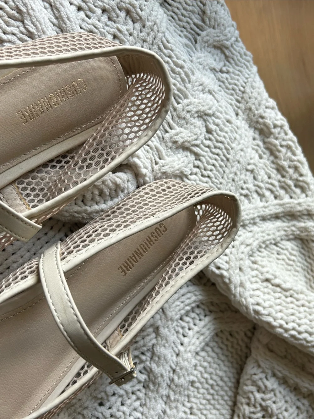 Cushionaire beige mary